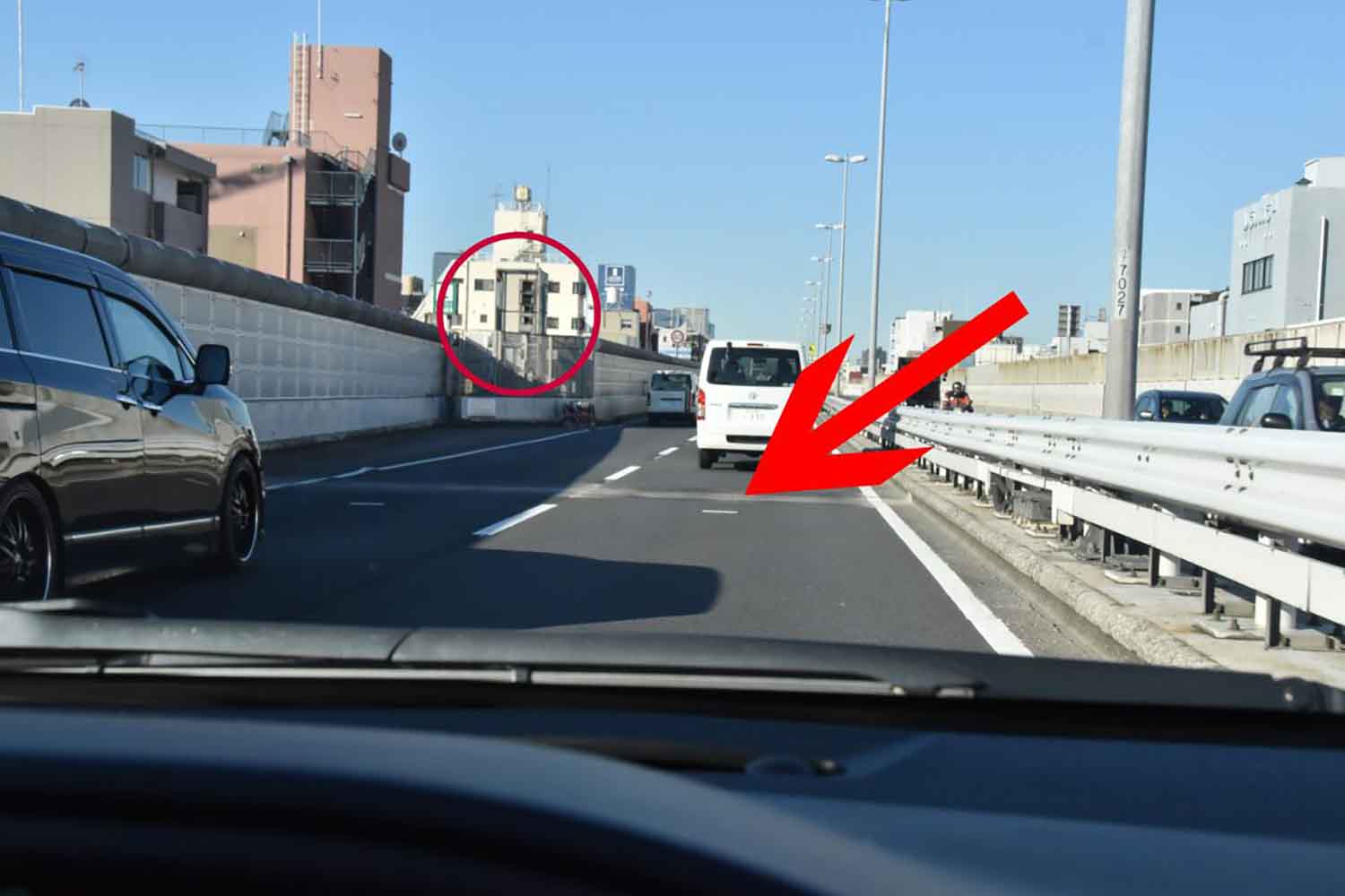 オービス手前にある白線は役割とは？ 撮影ポイントを知らせるためではありません……実は路面に埋められたセンサーの位置でした