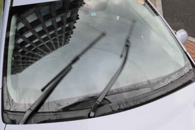 ワイパーゴムも消耗品のため、ケチケチせずに少なくとも1年に1度は交換したい