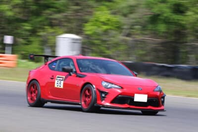 トヨタ 86：十勝スピードウェイのホームストレートは1.1kmあり、NAの86でも200km/h近くに到達。エンジンへの負担は相当なものだが、ブローの原因はいまいち掴めず