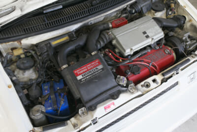 ホンダ シティターボII：40年前のクルマとはおもえないほど綺麗なエンジンルーム