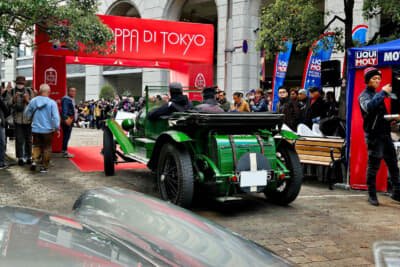 ベントレー 4 1/2 Litre「オールド・マザー・ガン」：コッパ・ディ東京をスタートしていくオールド・マザー・ガン