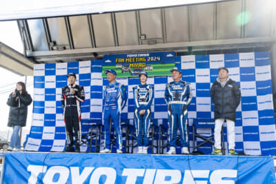 デモランを披露した堀野選手、能戸選手、藤野選手に加え、ニュルの耐久レースで活躍する木下選手、D1ライツドライバーの玉城選手が参加したスペシャルトークショー