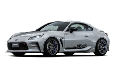 車種やスタイルを問わない2色にくわえ、イメージカラーのBLCIIや新色のブロンズと個性派も揃うSA-62R。リム幅が狭いサイズでも可能な限りセンター部を落とし込んでいるため、装着時に高い満足度が得られるはずだ