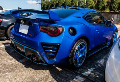 スバル BRZ：リアまわりのエアロはシルクブレイズでコーディネートされている