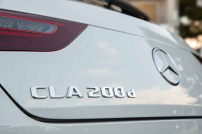 メルセデス・ベンツ CLA 200 d シューティングブレーク：リアのエンブレムはハッチに装着される