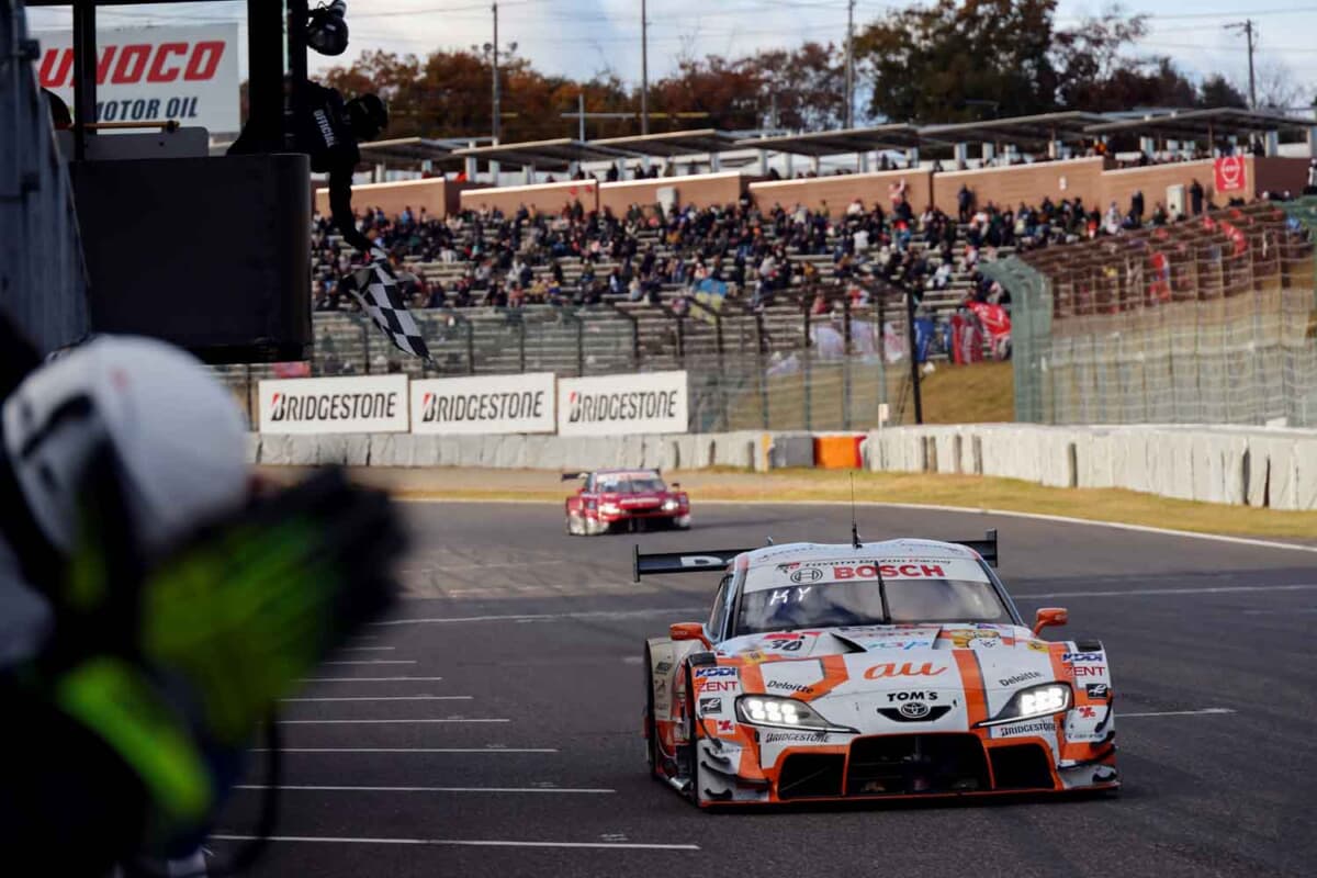 36号車はそのままトップチェッカーを飾り、今季3勝目でタイトルに華を添えた