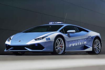 ランボルギーニ ウラカン LP610-4：2014年、ランボルギーニはイタリア国家警察にウラカン LP610-4を納車し、2017年には2台目のモデルが納車された