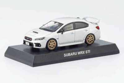 スバル WRX STI：台座が付属され、コレクションに最適だ