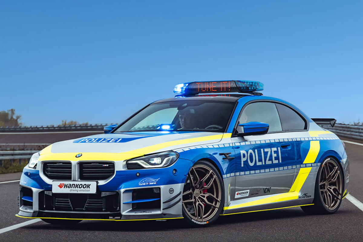 POLICE BMW M2 by AC シュニッツァー：独自のエアロパーツを装着