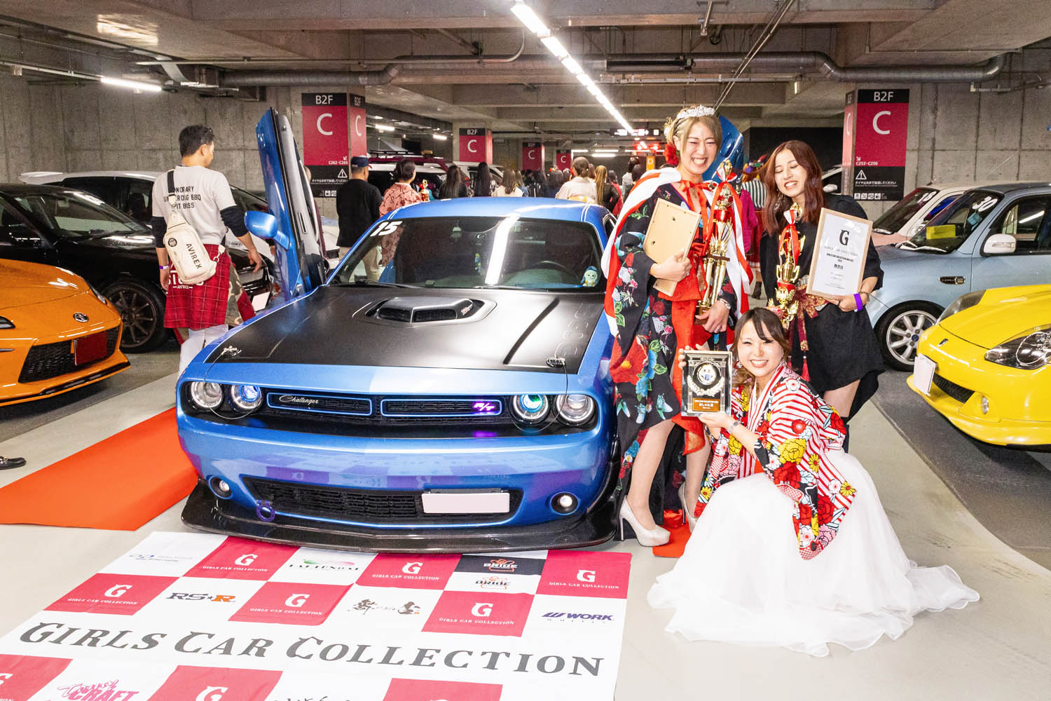 12B_AMW_241212_Girls_Car_Colle