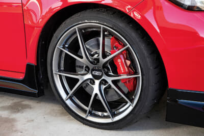 無限 シビック タイプR グループA:BBSジャパン社と共同開発した19インチの鍛造アルミホイール「FR10」は、標準ホイールに対して約10kg(4本)の軽量化を達成