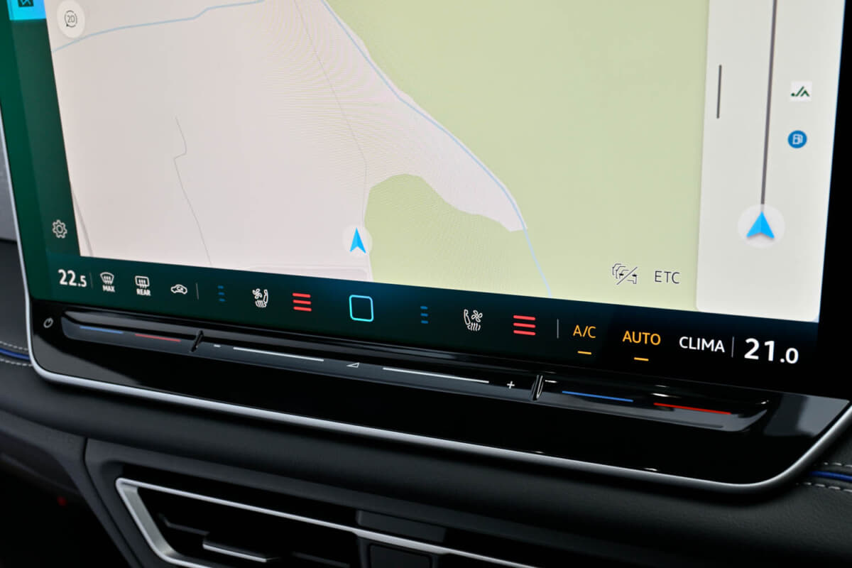 フォルクスワーゲン ティグアン eTSI Rライン：空調操作のが第1階層に配置され、格段に使いやすくなった