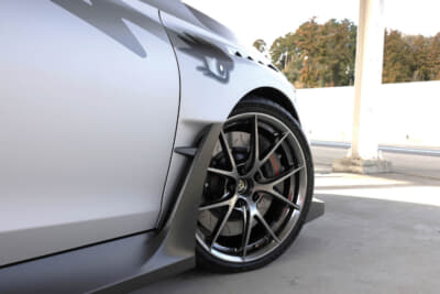 無限 シビック タイプR グループB:ブレーキキャリパーはブレンボ製6ポットに交換されるほか、ディスクローターも2ピース構造のスリット入りタイプに変更されている