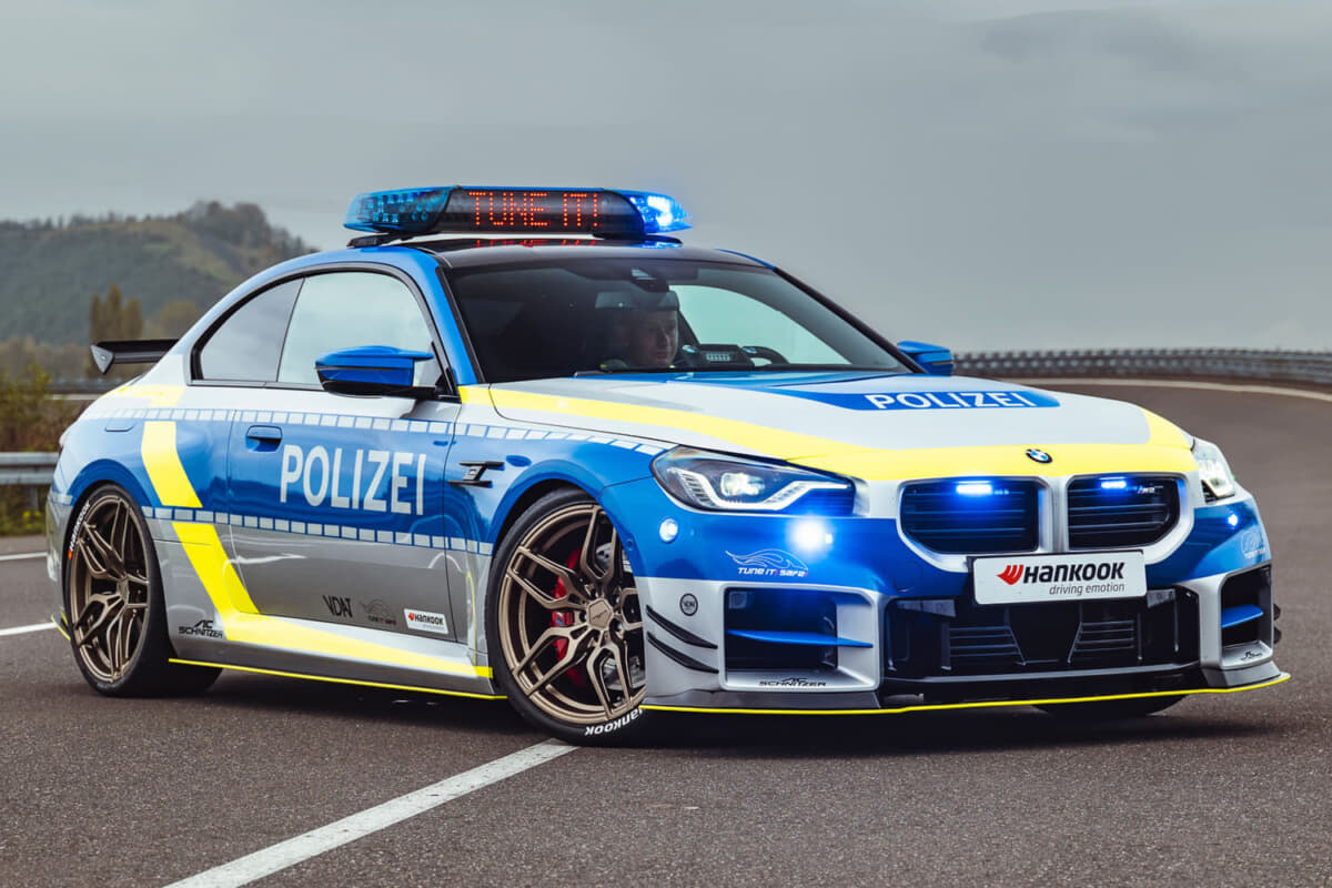 POLICE BMW M2 by AC シュニッツァー：独自のエアロパーツを装着