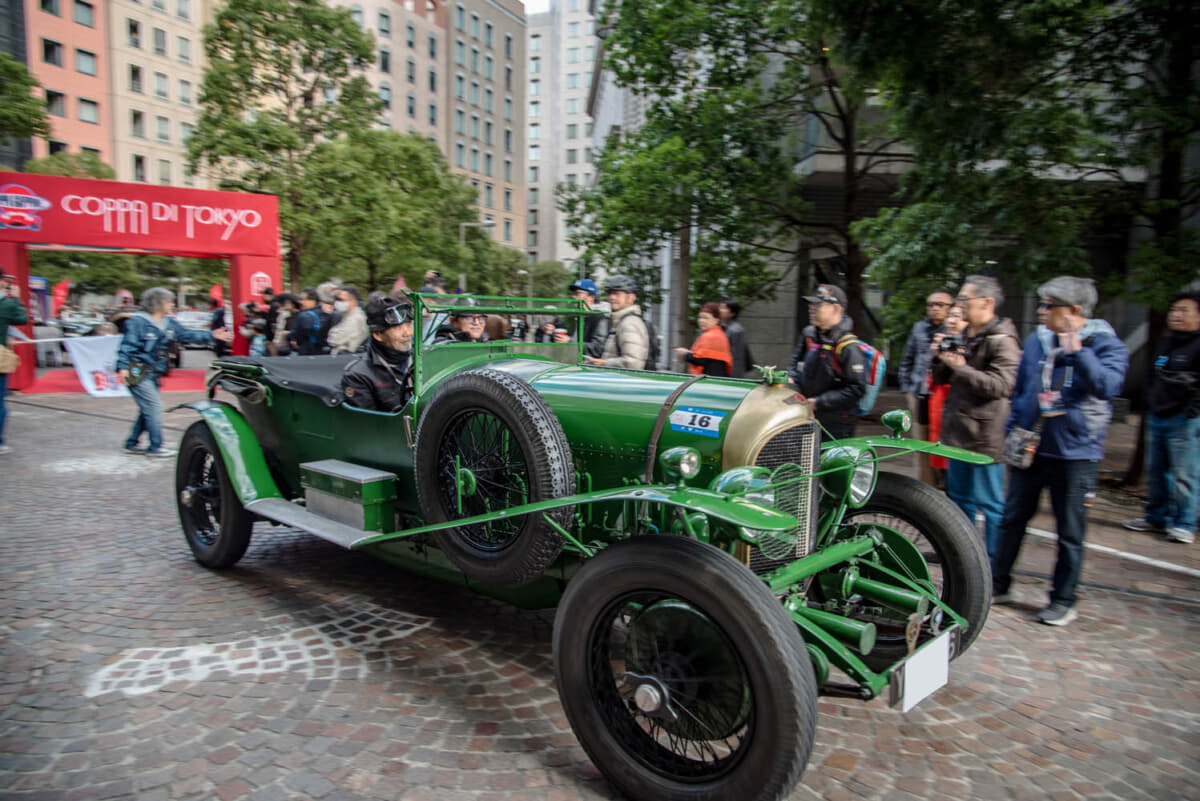 ベントレー 4 1/2 Litre：2024年11月23日に開催されたコッパ・ディ東京にて、日本での公道初走行を披露した