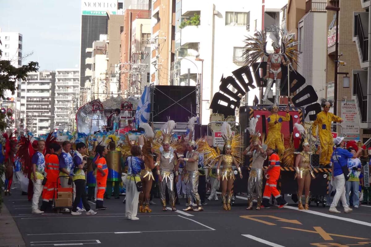 毎年約50万人が参加する浅草サンバカーニバル