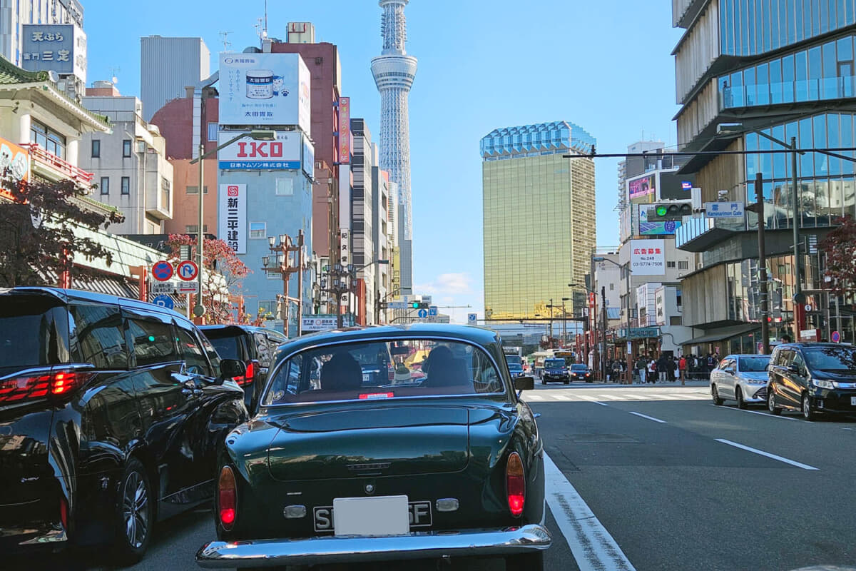 ブリストル2台での東京のドライブは、時おりの渋滞に巻き込まれつつも快調至極なもの