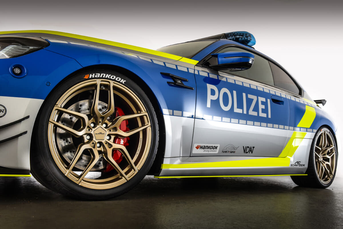 POLICE BMW M2 by AC シュニッツァー：カラーリングもカッコいい