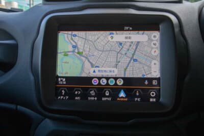 ジープ レネゲード 4xe：Apple CarPlayおよびAndroid Autoにも対応していた