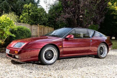 3万2200ポンド（邦貨換算約620万円）で落札されたルノー「アルピーヌV6ターボ」（C）Bonhams