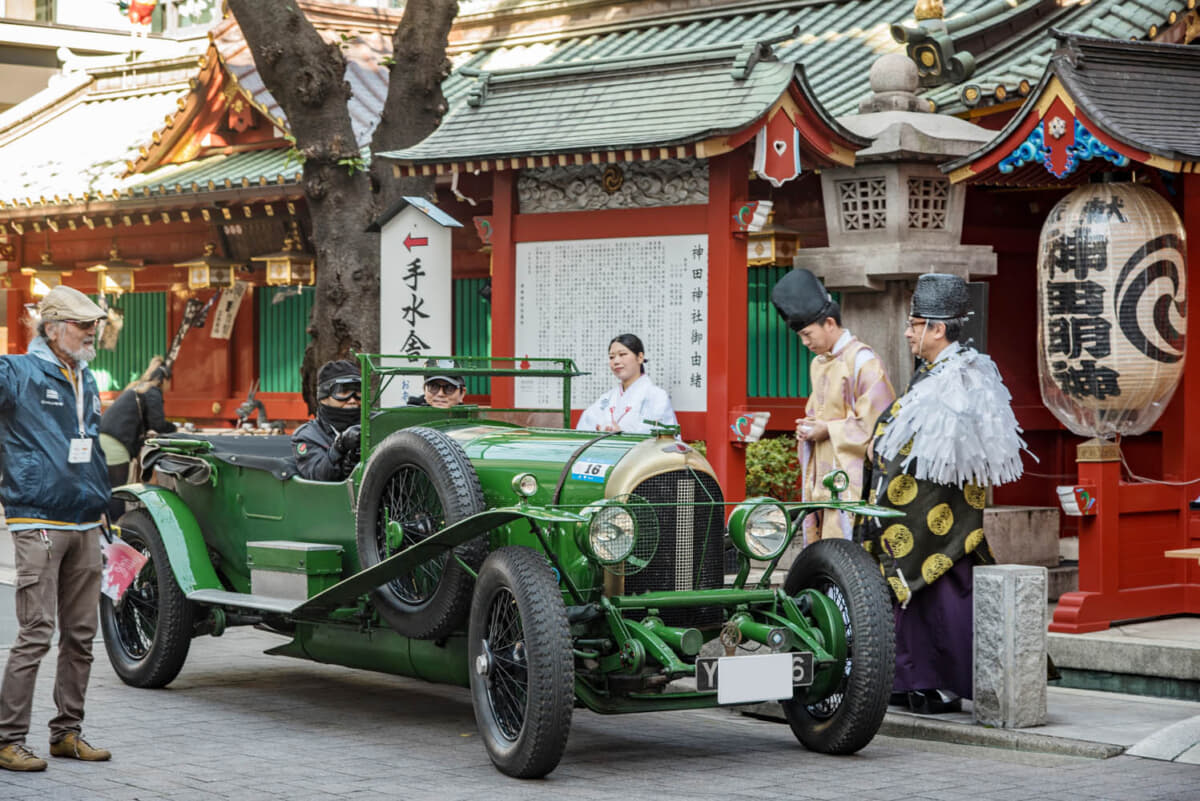 ベントレー 4 1/2 Litre：神田明神で交通安全のお祓いを受ける