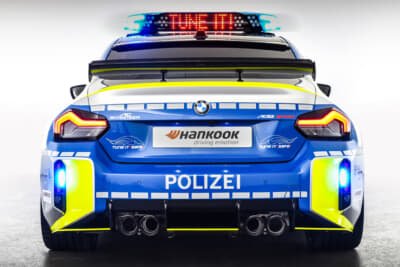 POLICE BMW M2 by AC シュニッツァー：リア・ルーフスポイラーとカーボン・レーシング・リアウイング、そしてガーニーフラップの組み合わせでは80kgのダウンフォースがさらに加わる