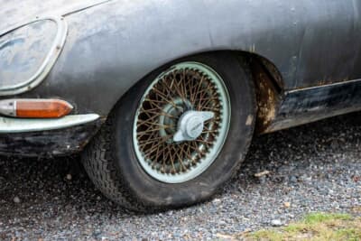 2万8750ポンド（邦貨換算約549万円）で落札されたジャガー「Eタイプ シリーズ1 OTS」（C）Bonhams