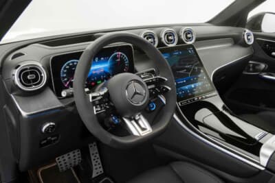 ブラバス 730（AMG GLC 63 S E Performance）：アルミペダルやドアシルなどがブラバス用に変更されている