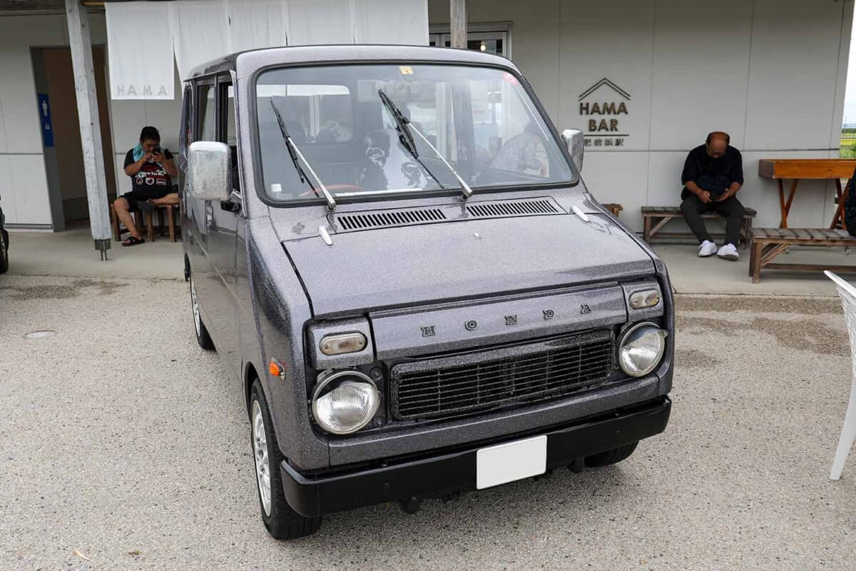 ホンダ ステップバンはラメ塗装が施されており、カスタム感が高い車両だった