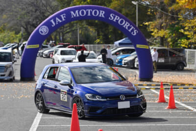 「JAFオートテスト in 新島学園」に参加したフォルクスワーゲン ゴルフ