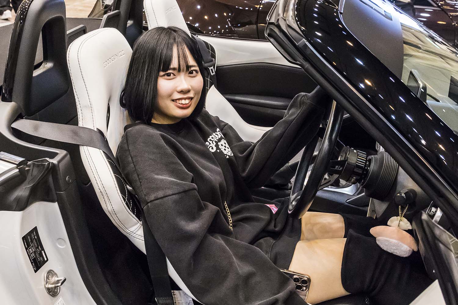 彼女のマツダ「ロードスター」は男勝りのオバフェン！18インチを生アシ