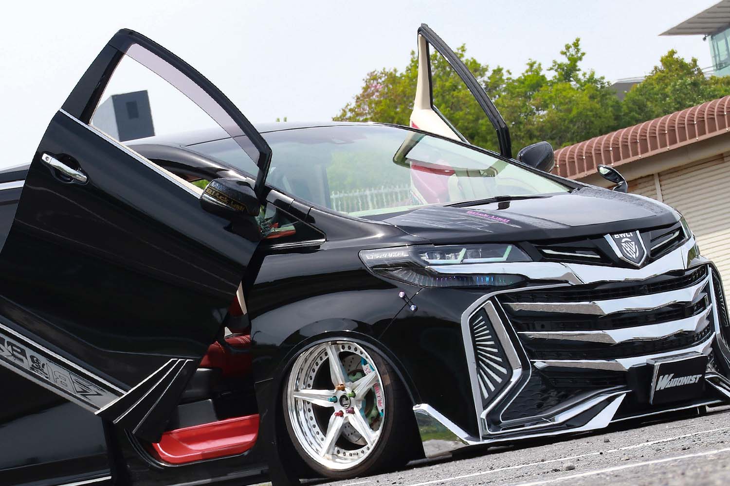 トヨタ「アルファード」をフルDIYで360度インパクト絶大にカスタマイズ！ WAGONIST賞に輝いた究極の1台のカスタム内容を紹介