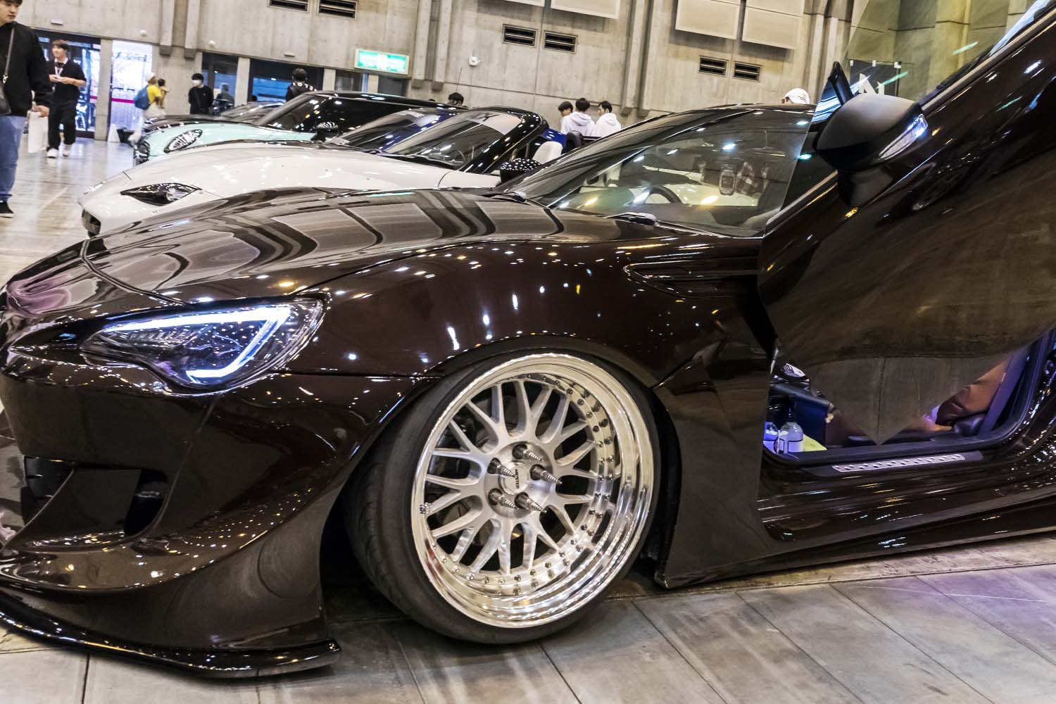 ポルシェ純正カラーをまとったトヨタ「86」は有名エアロをブランド