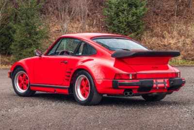 27万1600ドル(邦貨換算4245万円)で落札されたポルシェ「911ターボ フラットノーズ」(C)Courtesy of RM Sotheby's