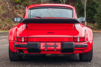 27万1600ドル(邦貨換算4245万円)で落札されたポルシェ「911ターボ フラットノーズ」(C)Courtesy of RM Sotheby's