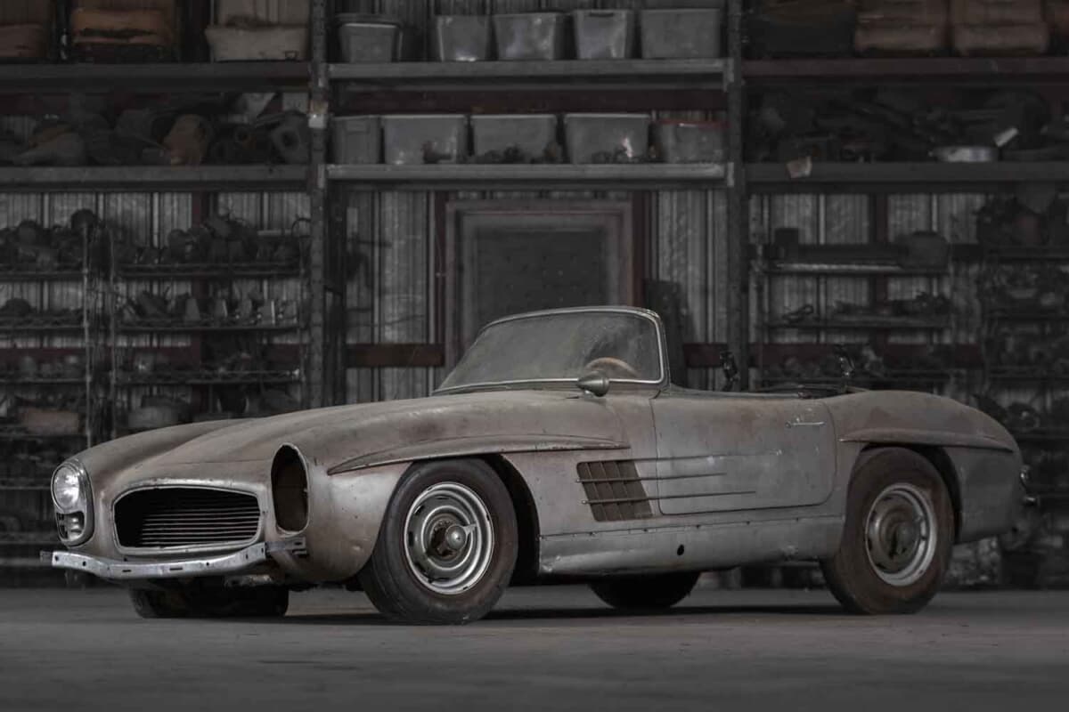 118万7500ドル（邦貨換算約1億8085万円）で落札されたメルセデス・ベンツ「300SL ロードスター」（C）Courtesy of RM Sotheby's