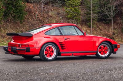 27万1600ドル(邦貨換算4245万円)で落札されたポルシェ「911ターボ フラットノーズ」(C)Courtesy of RM Sotheby's