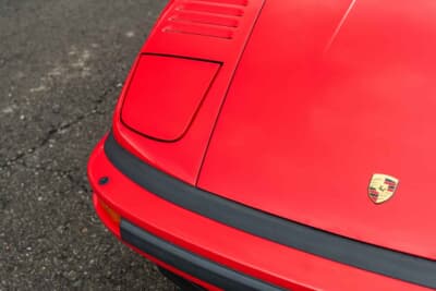 27万1600ドル(邦貨換算4245万円)で落札されたポルシェ「911ターボ フラットノーズ」(C)Courtesy of RM Sotheby's