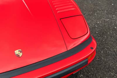 27万1600ドル(邦貨換算4245万円)で落札されたポルシェ「911ターボ フラットノーズ」(C)Courtesy of RM Sotheby's