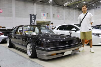 1983年式トヨタ ソアラと、オーナーの藤内和哉さん