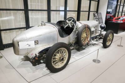 インヴィクタ 4 1/2:テール部分が絞られた、いわゆる“ボートテール”。当時のブガッティやアルファ ロメオを見よう見まねで作ったというが、美しいフォルムだ