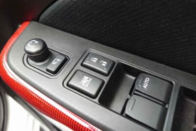 運転席側ドアのロック操作だけで、他のドアのロックも連動する機能が集中ドアロック