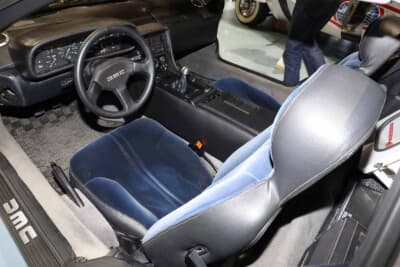 デロリアン DMC-12：基本的にオリジナル状態を再現している
