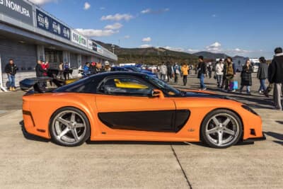 マツダ RX-7 ヴェイルサイド フォーチュン：ボディカラーは劇中車と同じキャンディオレンジ
