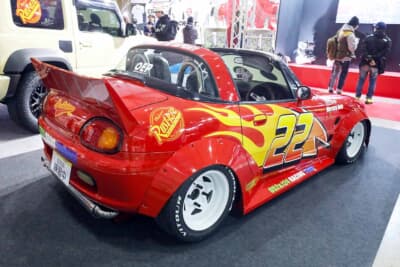 スズキ カプチーノ：オリジナルの軽自動車用オーバーフェンダーを装着