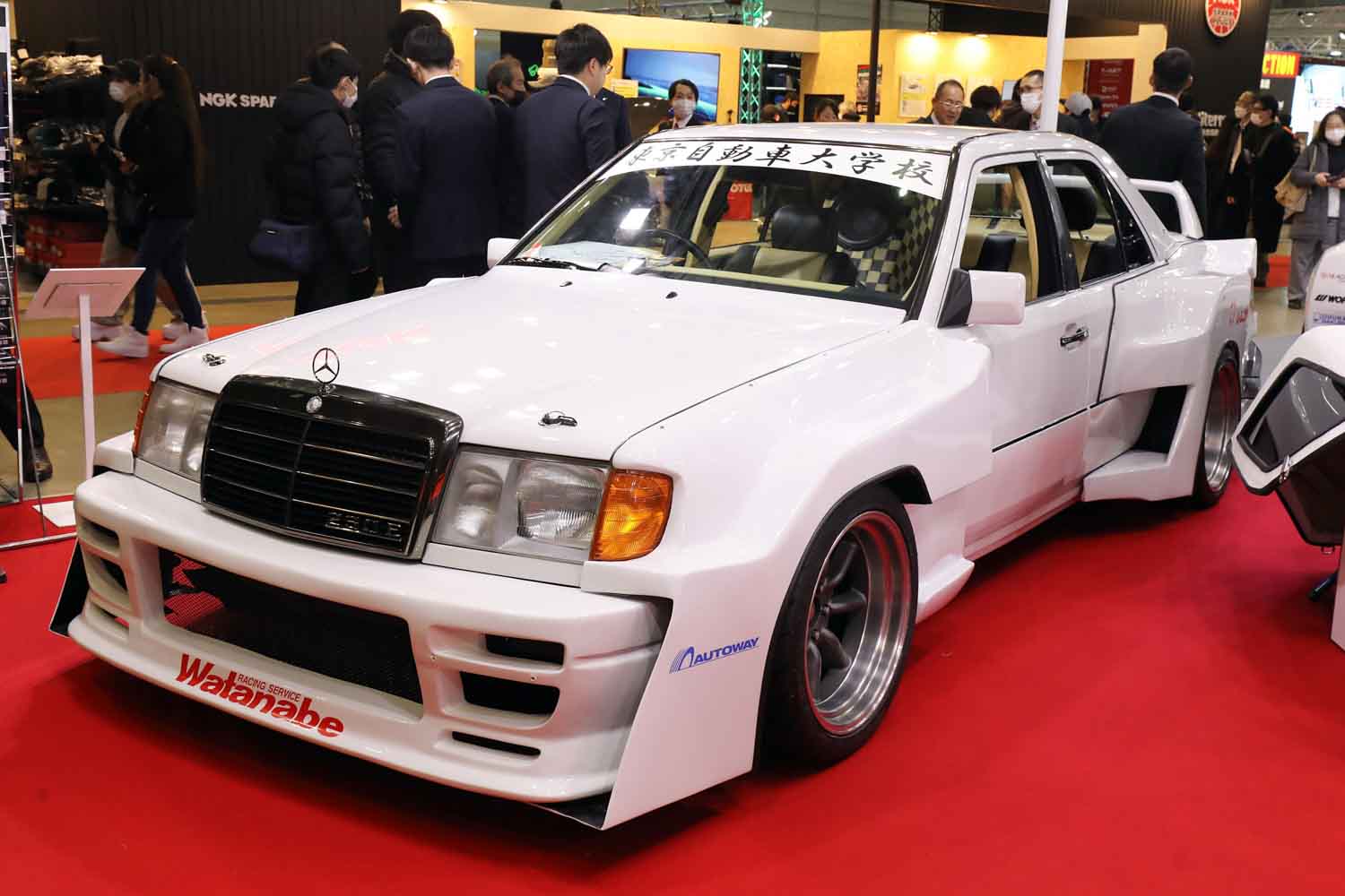 ベンツ W124◆車検対応PHILIPS 8000LM H4 LEDヘッドライト リコール改善もされていなかったメルセデス「W124」を手塩にかけて初期