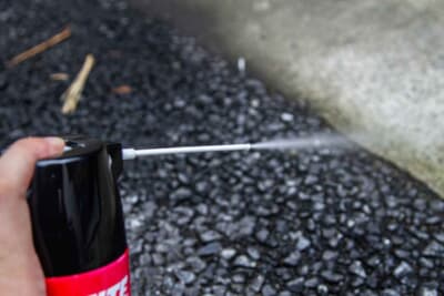 時間をかけて汚れを分解する「遅乾性」は、落ちにくいガンコな汚れや油脂分に対して有効だ