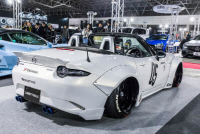 LB-WORKS MAZDA ROADSTER ND：大きく張り出したオーバーフェンダーと地を這うようなスタンスで、コンパクトなNDのボディはかなりワイドになっている