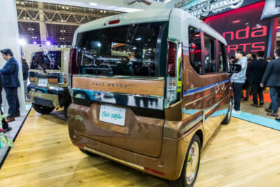 キャルズモーター Sandy：ボディカラーは純正のブラウンメタリックとソフトベージュの2トーンがベースとなっている