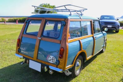 モーリス ミニ トラベラー：外装色は極初期のミニにだけ採用されたクリッパーブルー。サスペンションはオリジナルのラバーコーンとビルシュタインのダンパー